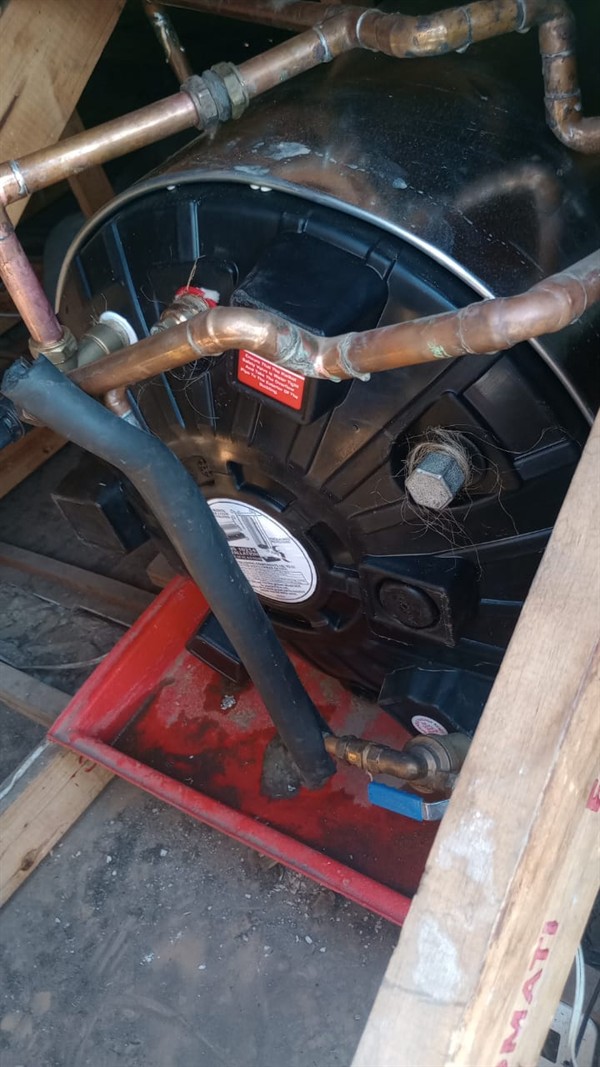 Rapid tank escape from burst geyser in Hectorton