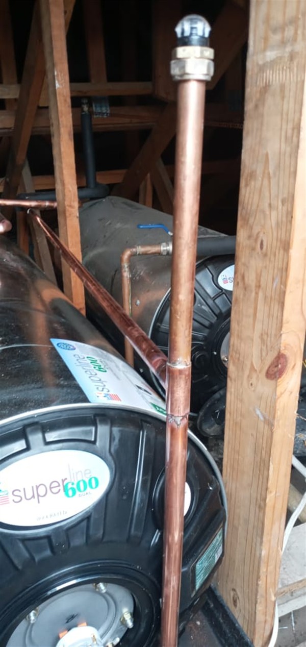 Rapid tank escape from burst geyser in Ooster