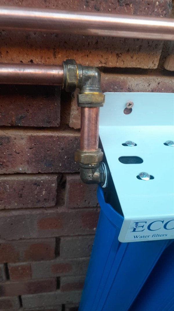 Heavy leak from burst outside pipe in Mindalore