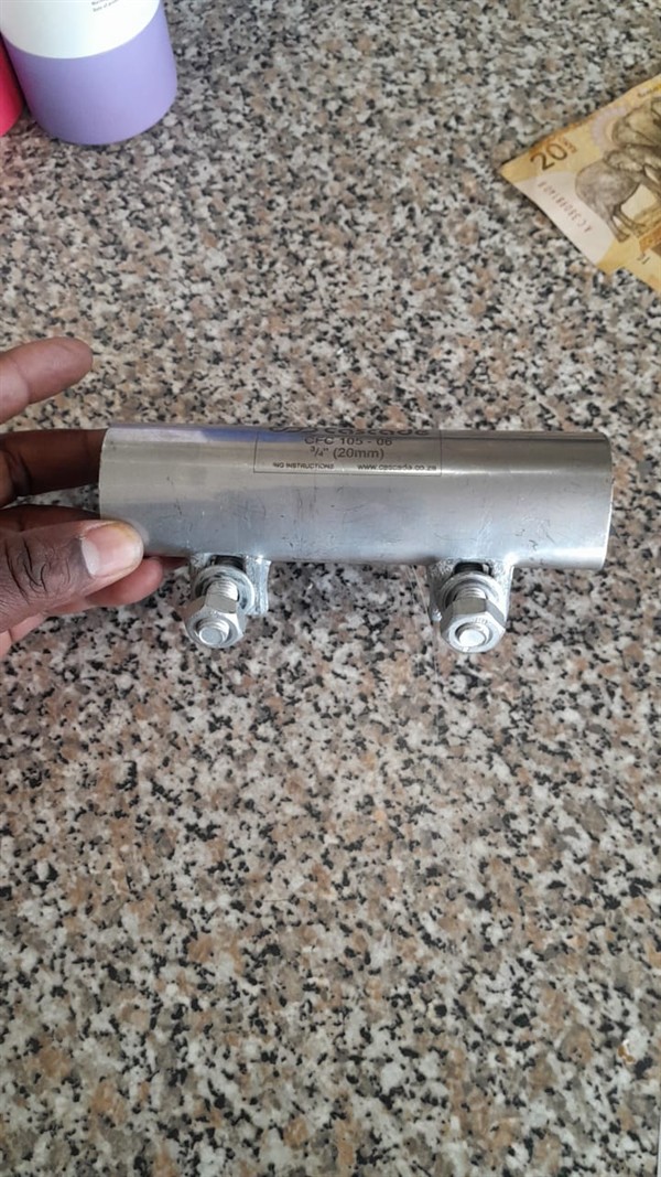 Flooding ground from burst outside pipe in Noordkruin