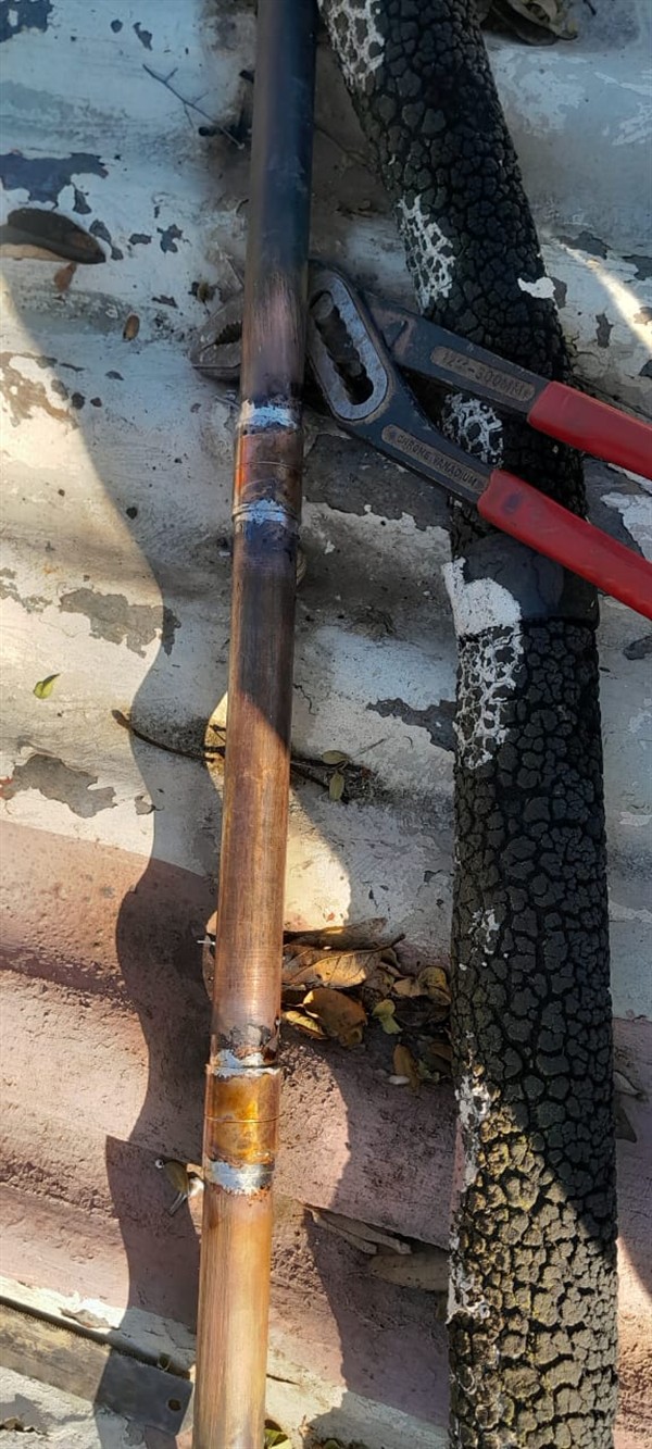 Spraying mess from burst outside pipe in Paardeplaats