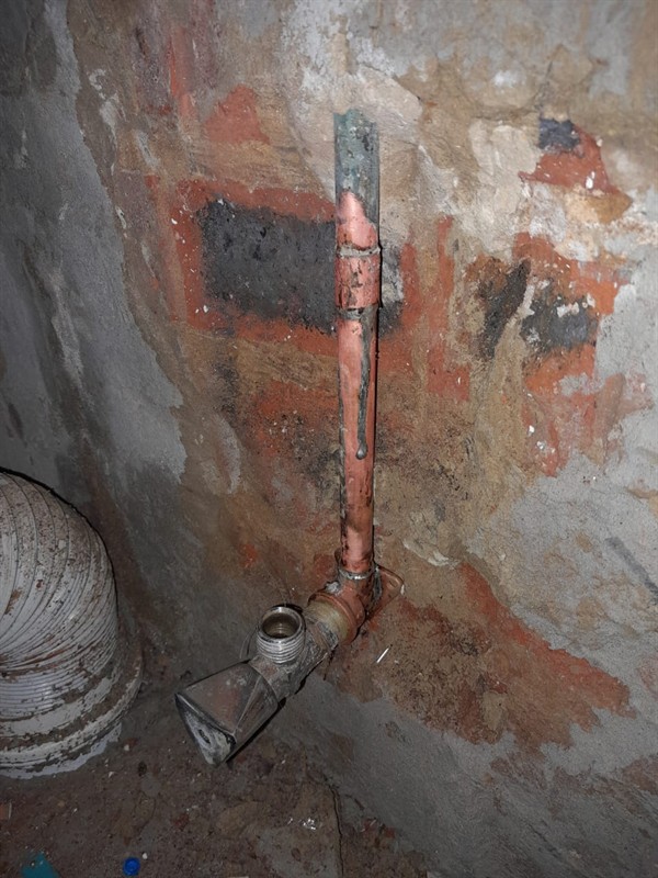 Gushing burst outside pipe in Vlakdrift