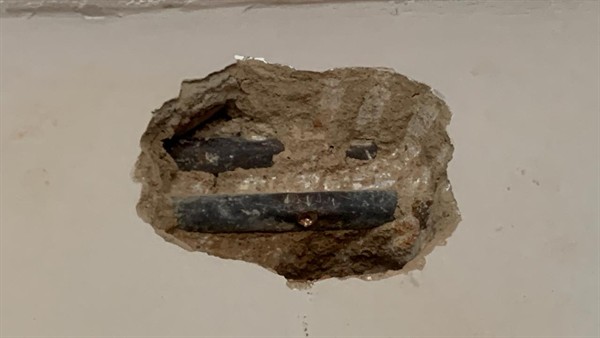 Water coming through wall from burst pipe in Avalano