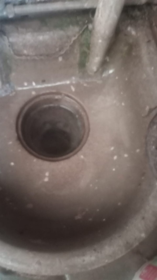 Thorough pipe cleaning of blocked drain