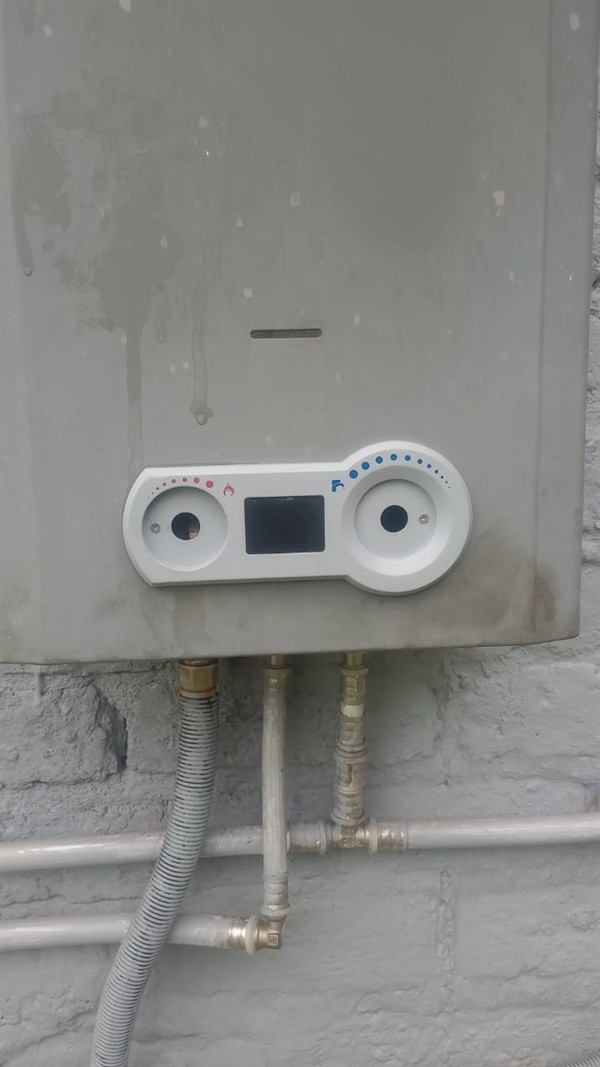 Gushing water from burst gas geyser in Michaelangelo