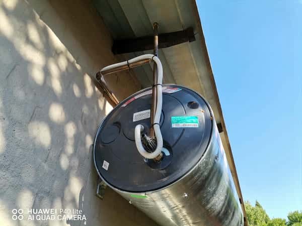 Climbing bill from continuous running burst geyser in De Wilgers