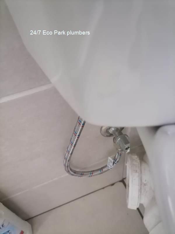 24/7 local Eco Park plumber repairs on a water system