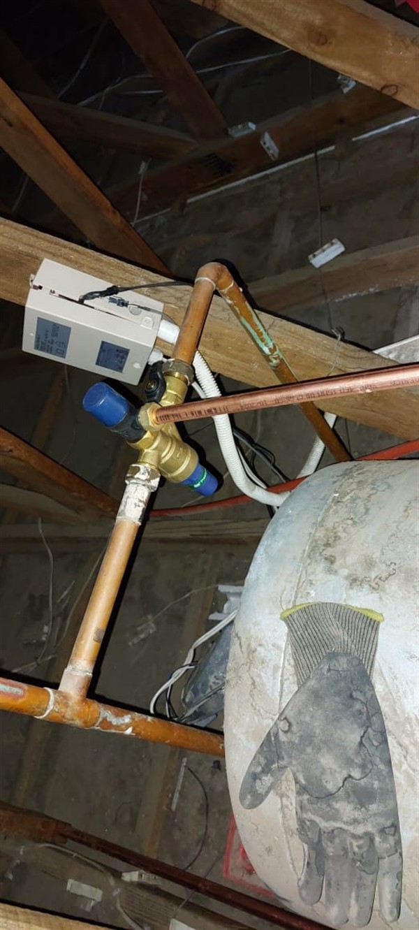 Rapid gushing needing stop from burst geyser in Eikepark