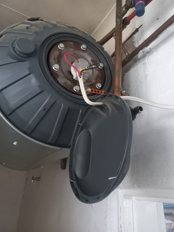 Sudden failure so without hot water in Rosebank Central