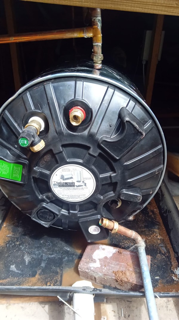 Quick soaking floor from burst geyser in Mamelodi