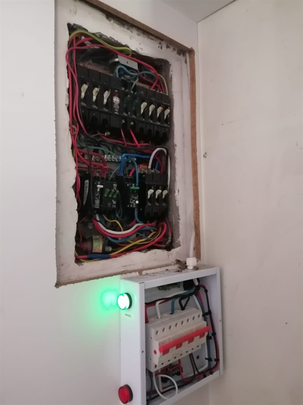 Technician repairing open geyser element and thermostat in Parkhaven with exposed wiring and heating components