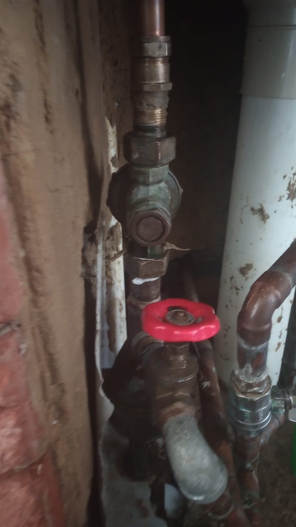 Steady drips from leaking gate valve in Kaalfontein