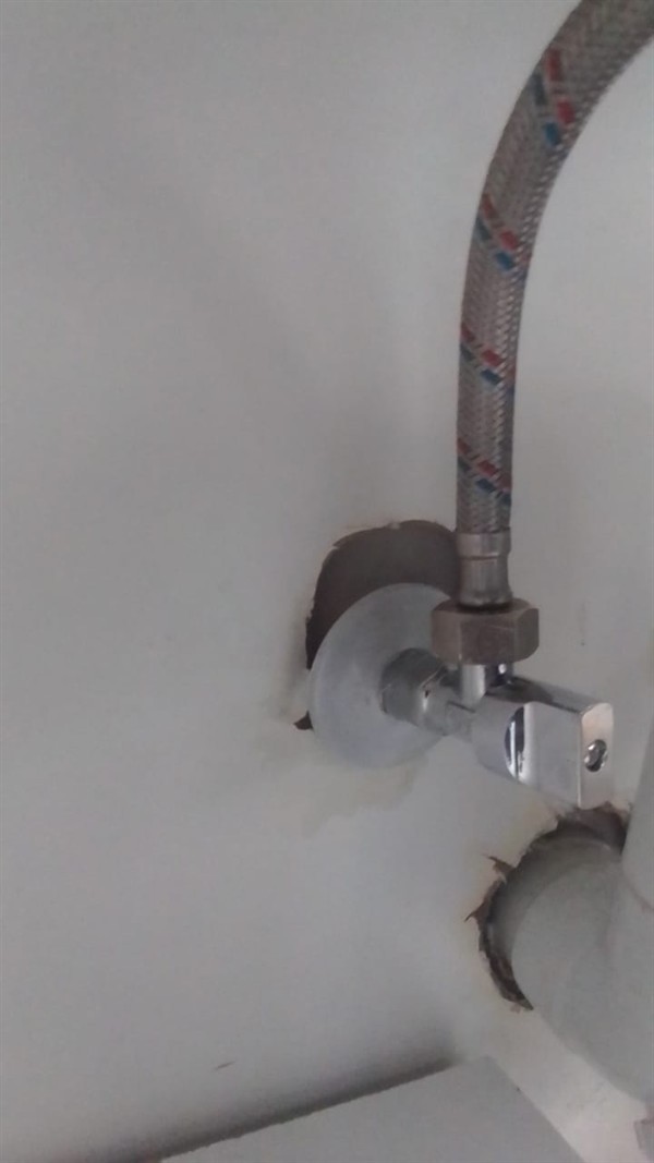 Faulty valve being swapped on basin line in Kozeni