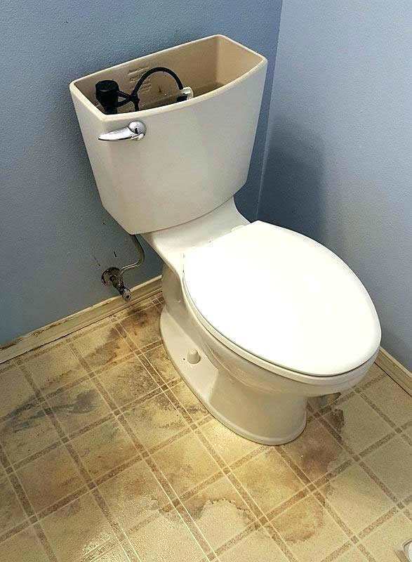 Leaking toilet in Abmarie