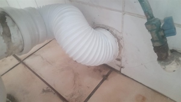 Fixed angle stop valve on toilet