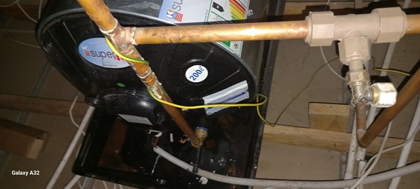 Quick soaking floor from burst geyser in Oerder Park