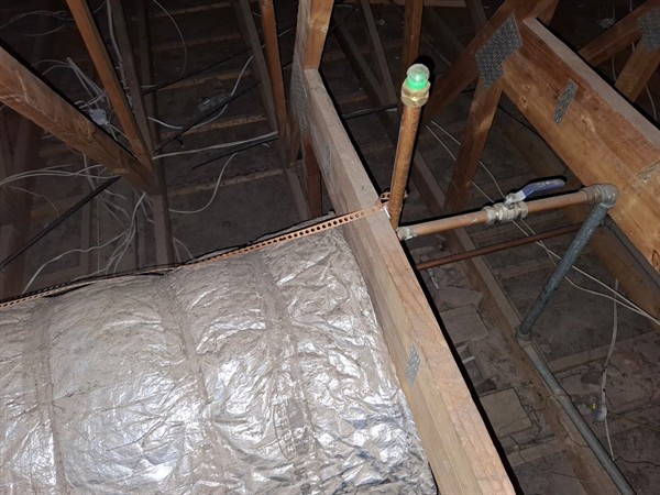 Urgent help from heavy pouring burst geyser in Peace Heaven