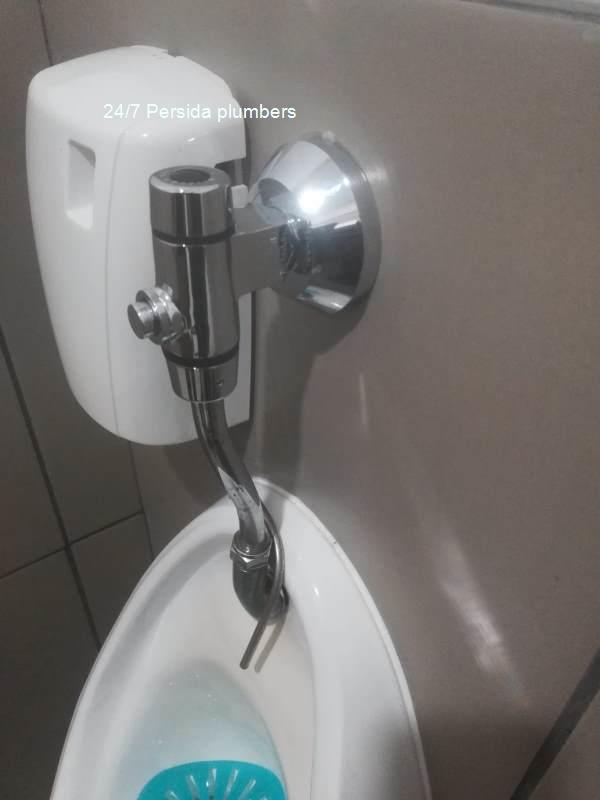 24/7 Persida plumbers working on a pipes