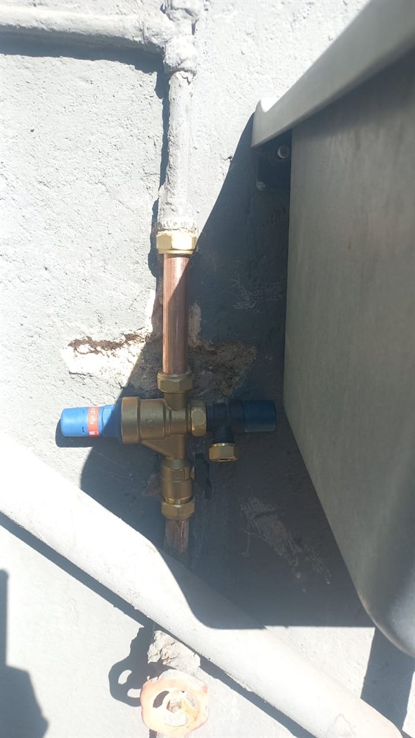 Steady flow from burst outside pipe in Pienaarville