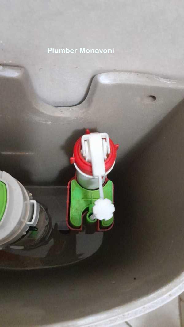 Plumber Monavoni repairing plumbing in Monavoni