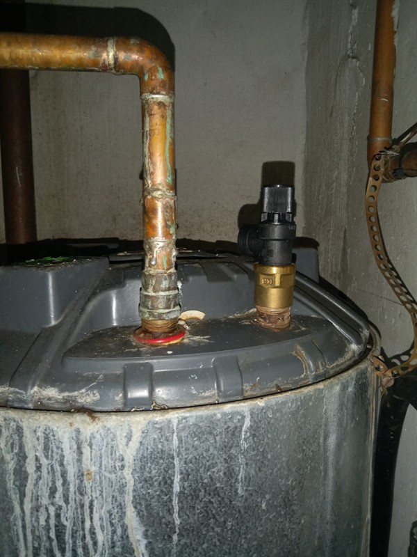 Non-stop gushing from burst geyser in Quagga