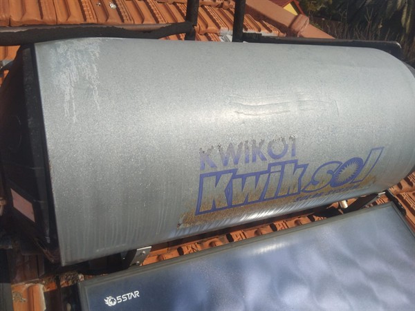 Fast soaking everything from burst geyser in Country Lane Estate