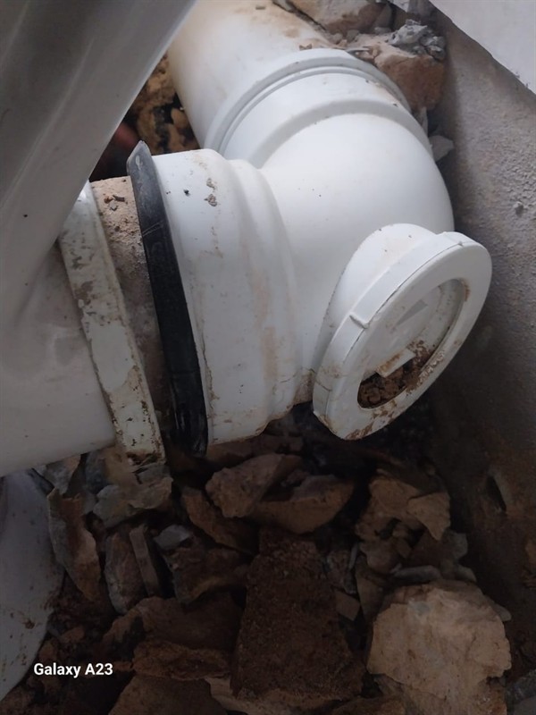 Ceiling mounted geyser opened during element and thermostat repair in Glen Marais showing internal wiring