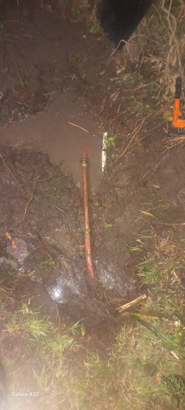 Ongoing water loss from burst underground pipe in Troyeville