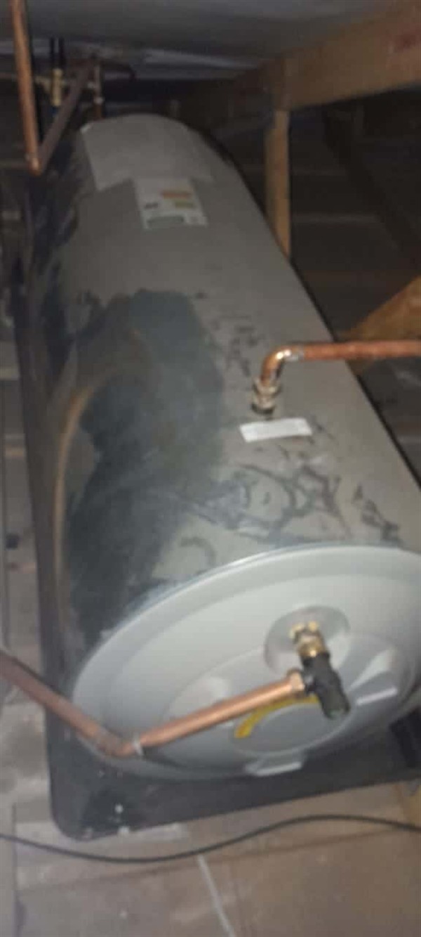 Rapid running into room from burst geyser in Clydesdale