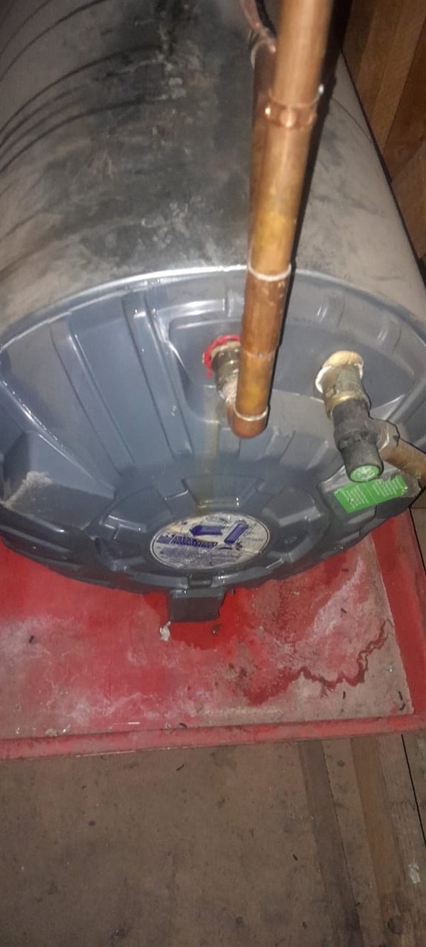 Urgent help from heavy pouring burst geyser in Helikon Park