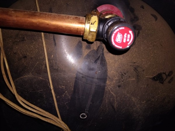 Quick soaking floor from burst geyser in Randgate