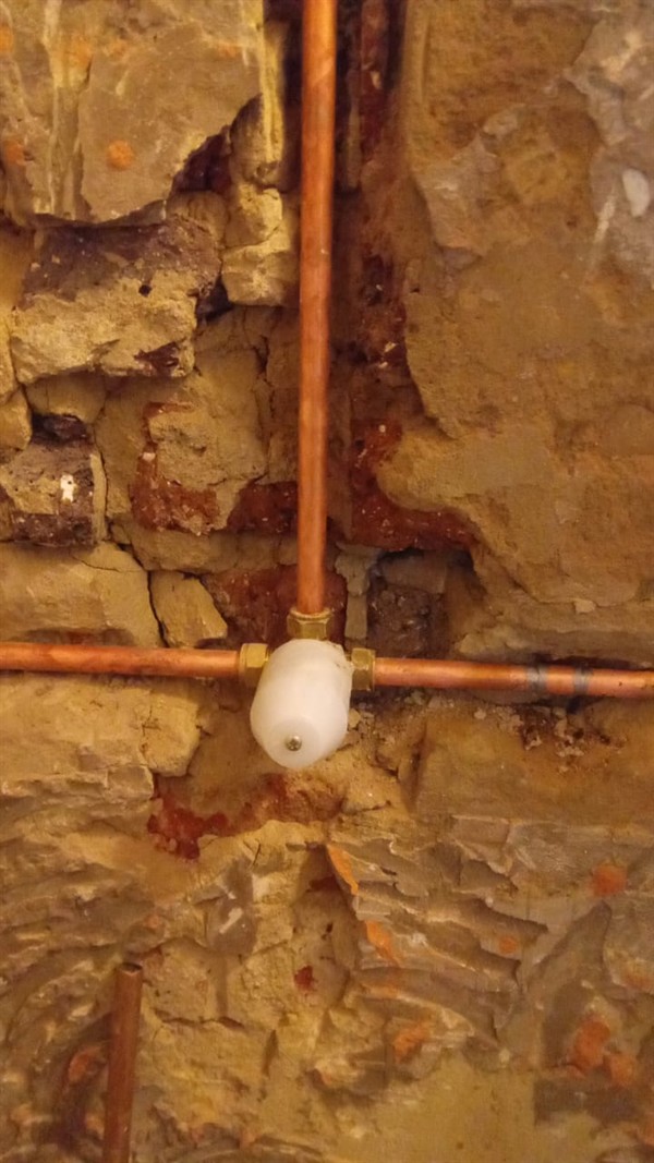 Wall damage from burst pipe leak in Bredell