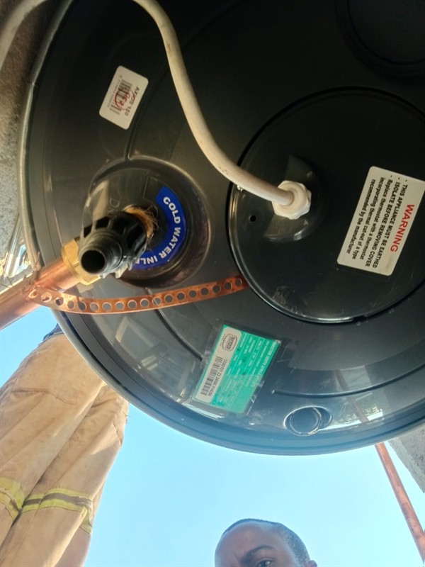 Fast replacement from constant loss burst geyser in Villieria